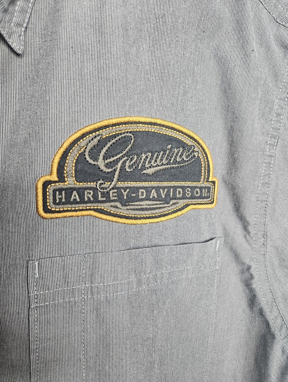 Harley-Davidson Men's Sz L Short Sleeve Button-Down Shirt - Gray with Gold Patch - Picture 3 of 7